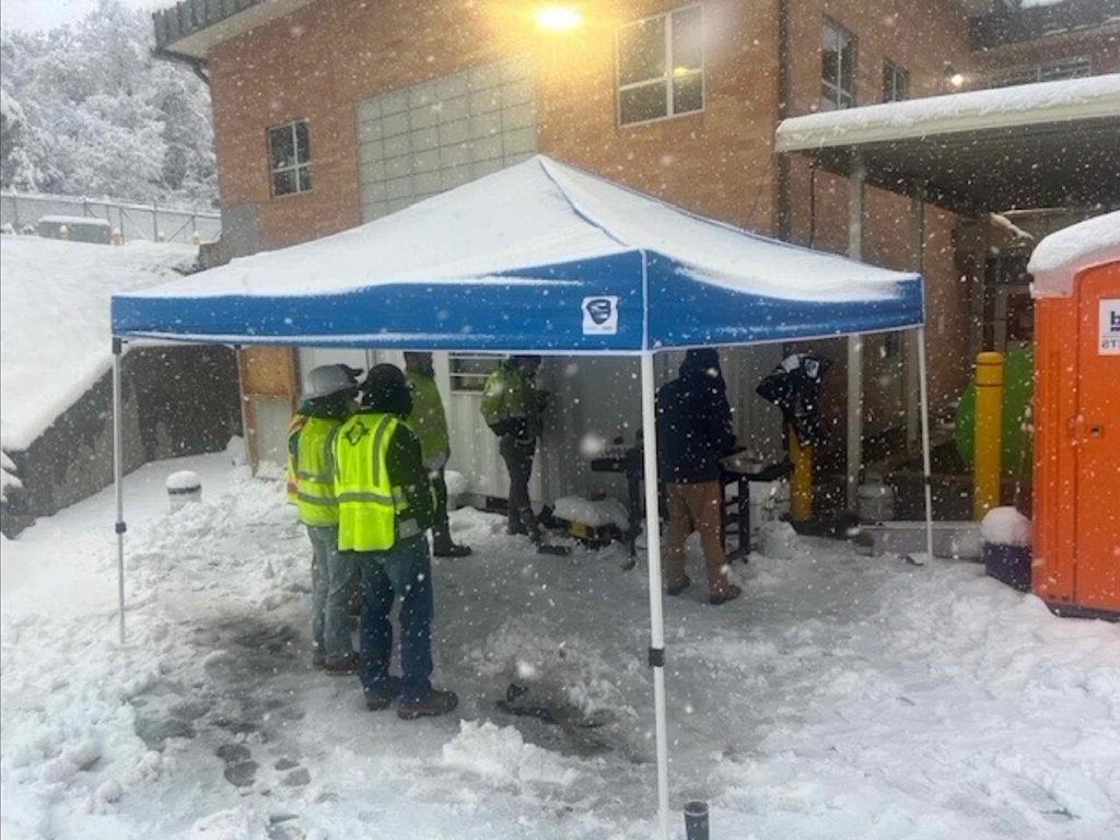 In spite of snow falling in early May, 澳门足彩app’s crews celebrated Safety Week with a team lunch at the City Creek WTP Upgrades project. 